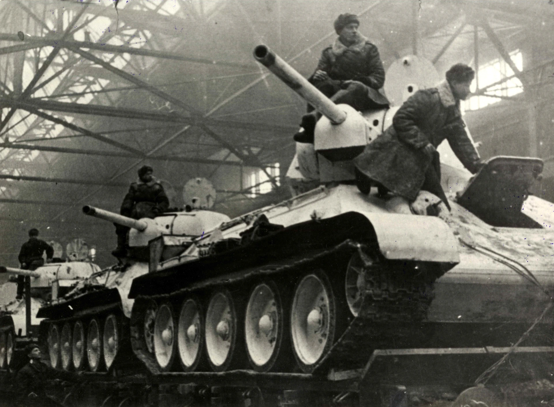 Военная приёмка танков Т-34 на Уралмашзаводе, 1942-1943 гг. ГКУСО Ф. 221. Оп. 3. Д.1607. Л. 1